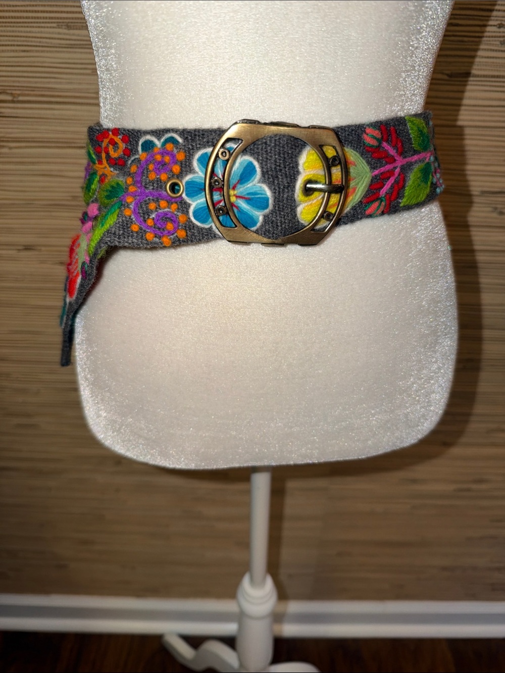 Hand Embroidered Floral fabric Belt - Gray with Multicolor Flowers medium EUC!